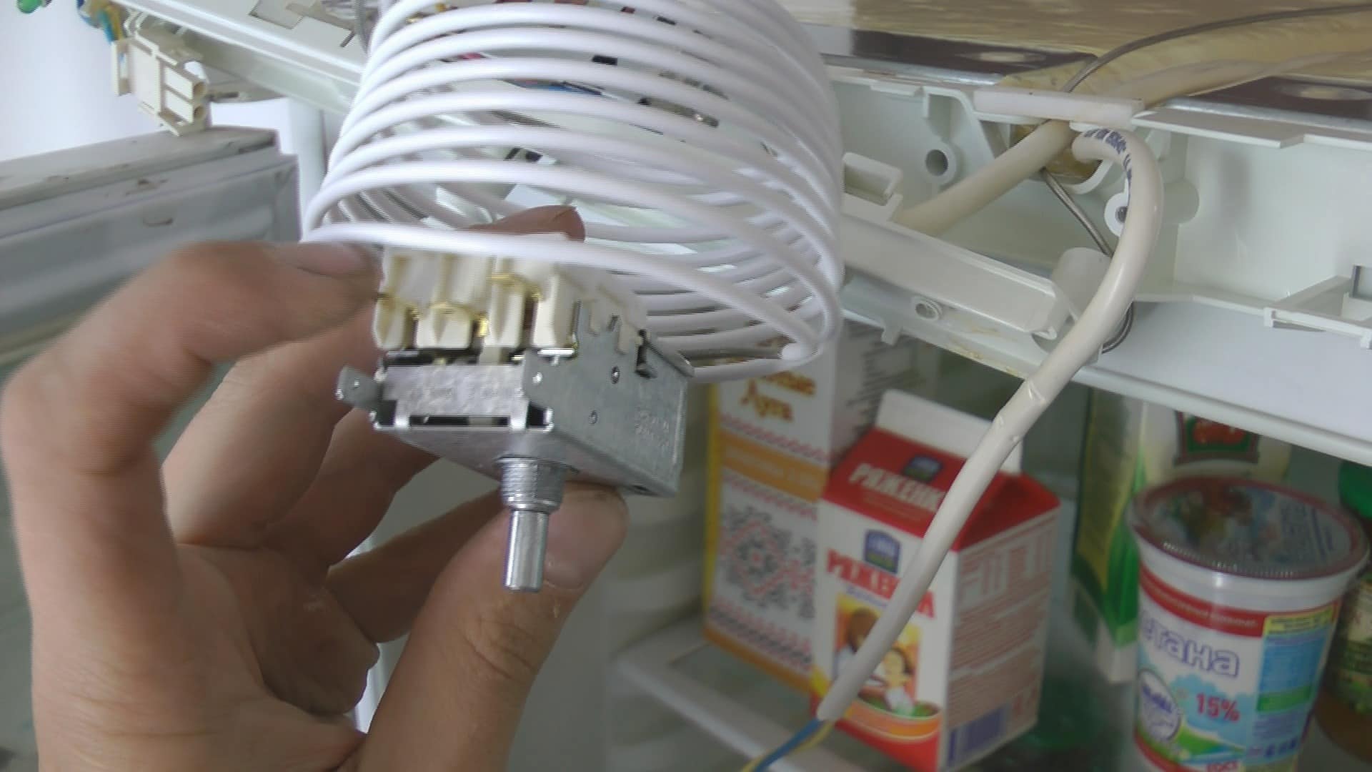 Холодильник щелкает - причины поломки и как устранить | YouDo